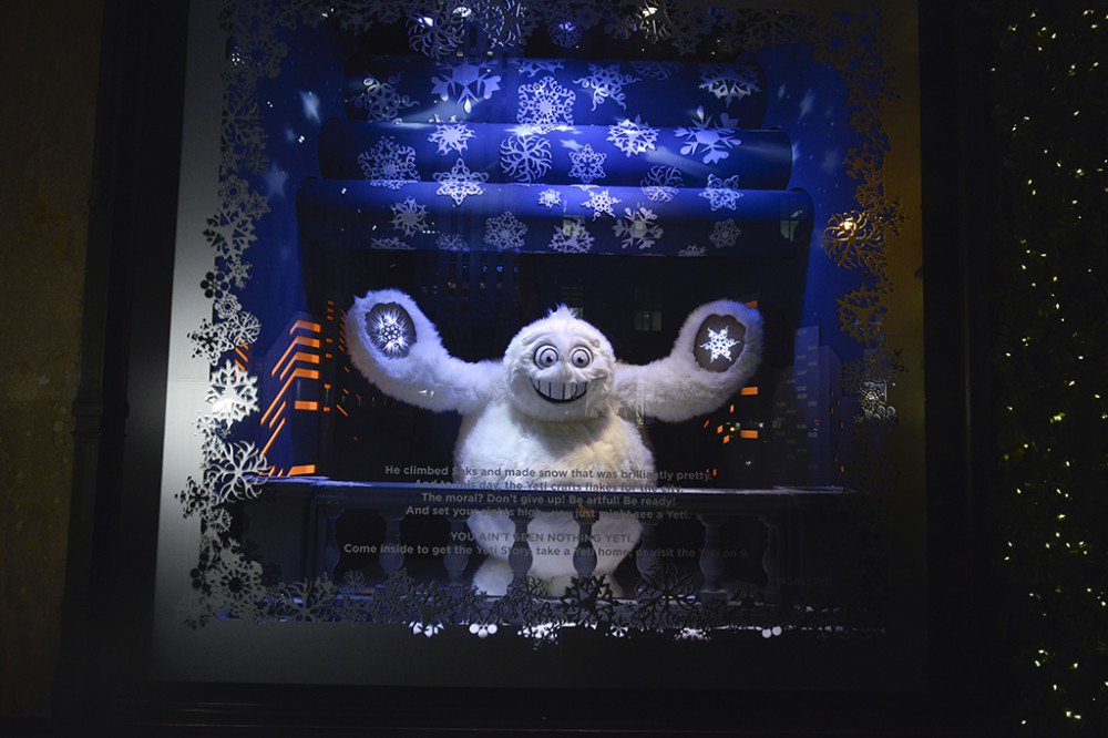 Luxury_window-displays_saks-fifth-avenue_2013_christmas_the-yeti