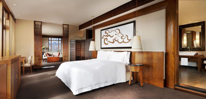Luxuryretail_st-regis-lhasa-Everest-Suite-Bedroom