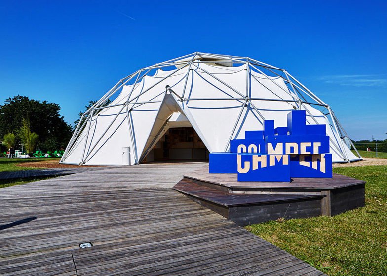 Luxuryretail_Camper-Shoes-Teepee-Pop-Up-ext