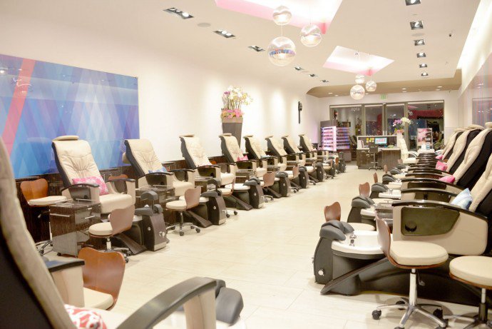 Luxuryretail_Images-Luxury-Nail-Lounge-salon