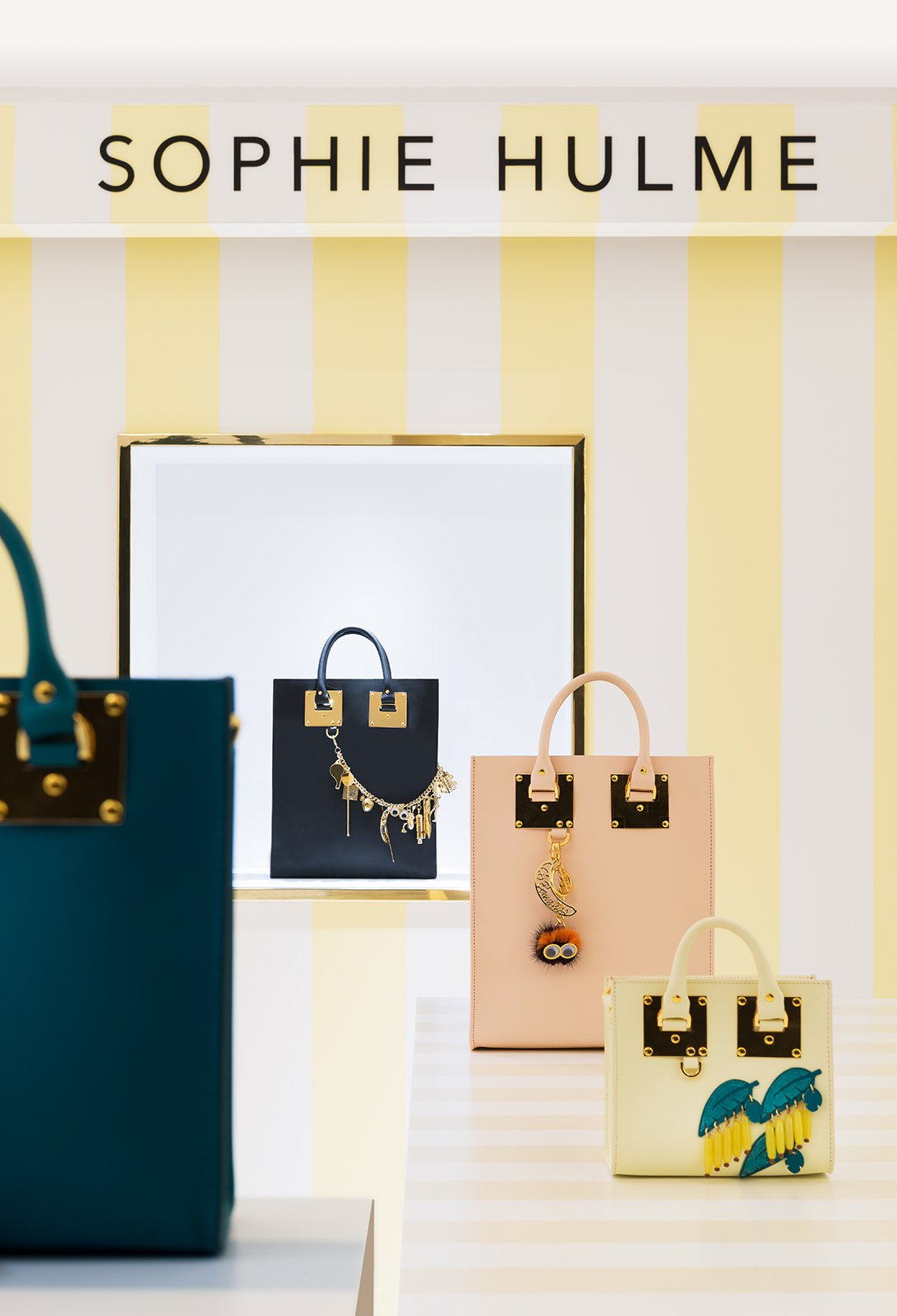 Luxuryretail_Sophie_Hulme_Harrods-pop-up-bag-collection