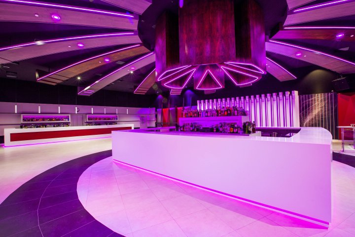 Luxuryretail_Icaro-nightclub-by-Velvet-Projects-Cadiz-Spain-LED