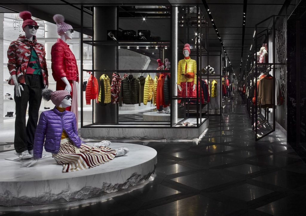 Moncler store 2024