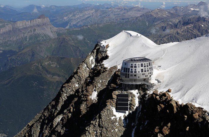 Refuge du gouter: self sufficient mountain hut by Groupe H