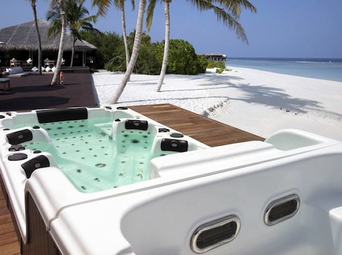 Luxe Double Decker Spa Tub For Twelve