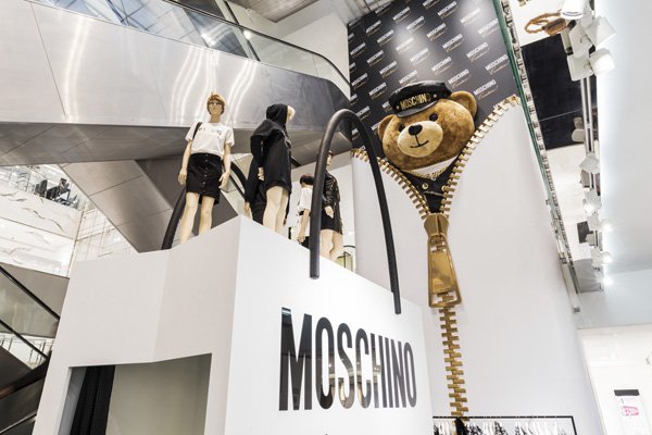 ‘Moschino Loves Printemps’