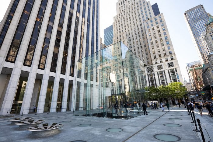 Inside Apple's redesigned 'cube' store in New York City