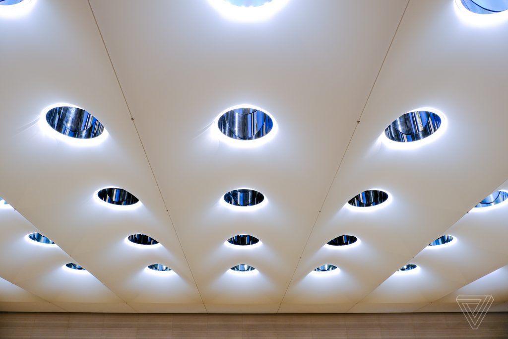 Inside Apple's redesigned 'cube' store in New York City