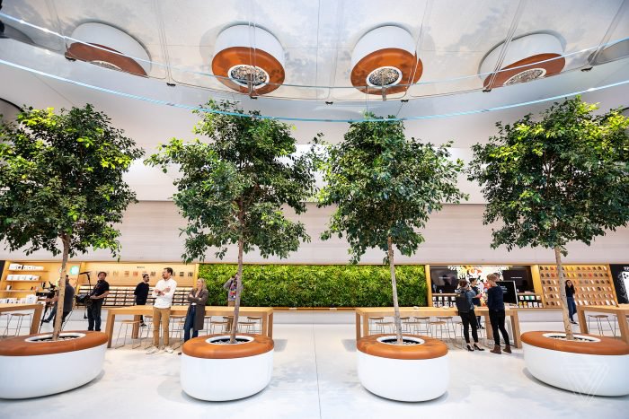 Inside Apple's redesigned 'cube' store in New York City