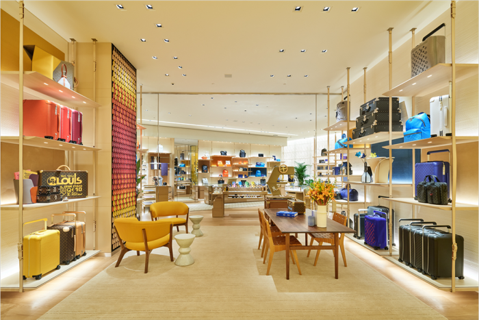 Louis Vuitton men's storeLuxury Retail