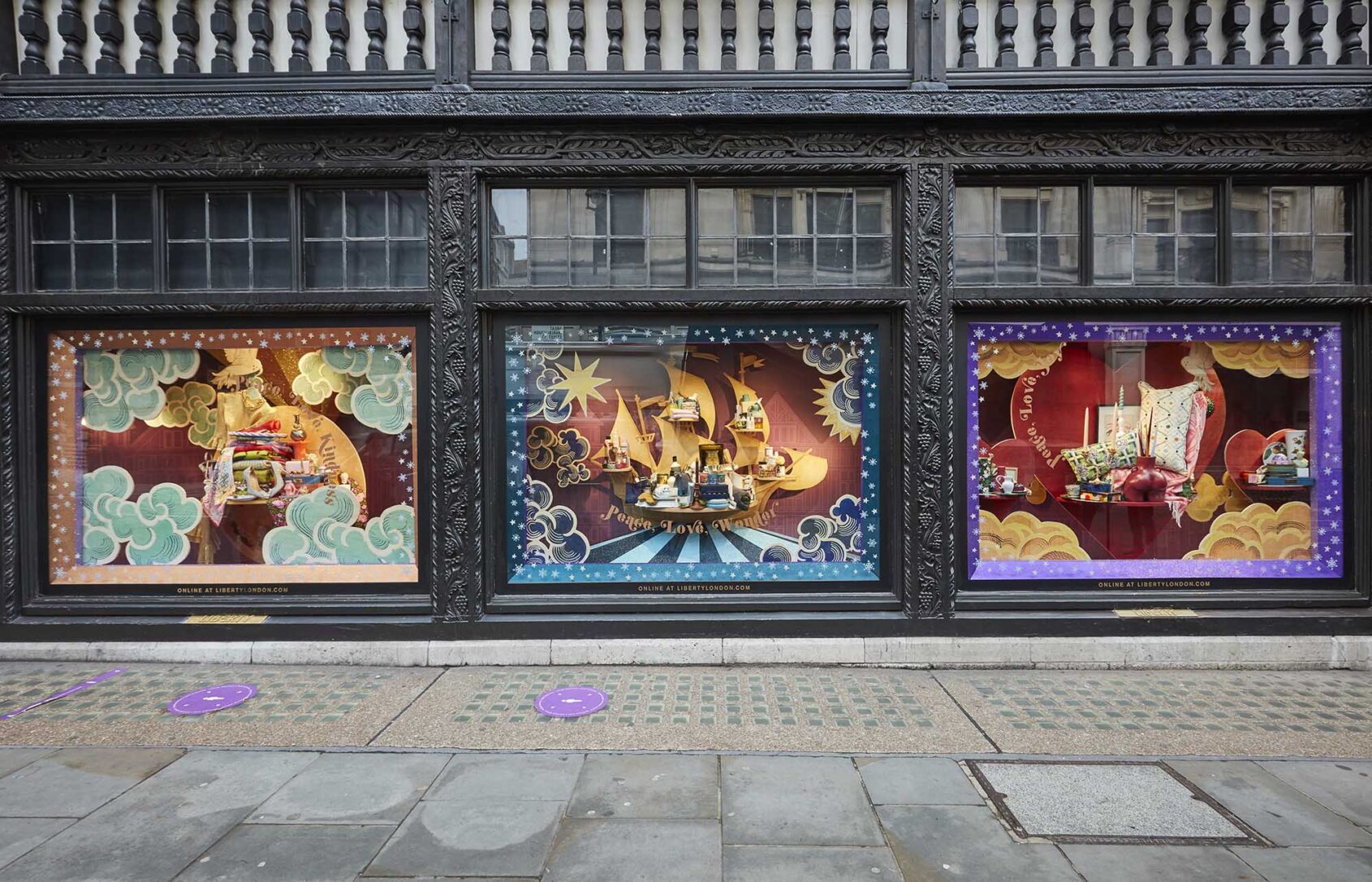 Louis Vuitton Hologram Window Display In Selfridges