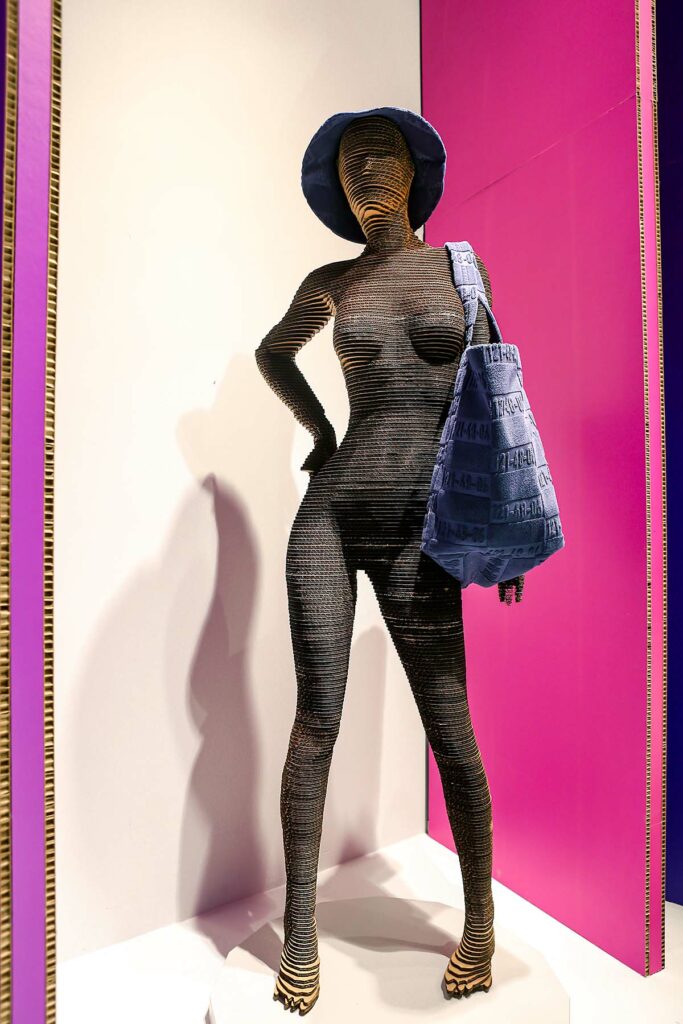 The Mannequin made of 100% recycled materials showcasing Nuhü accessories
