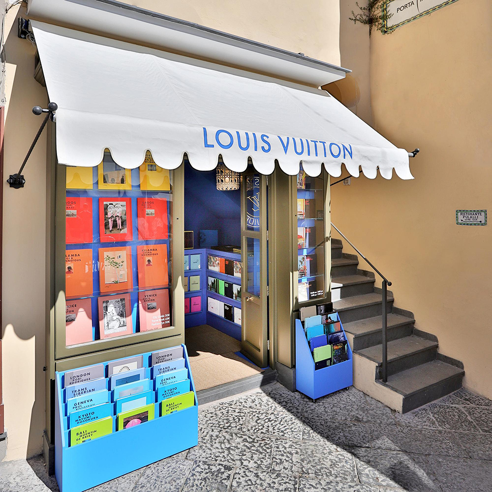 A pop-up bookstore in Paris by Louis Vuitton - SoBarnes